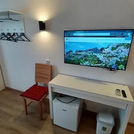 Amaryllis Residence, Diana & Deluxe With Shared Kitchen Apartment Veli Losinj