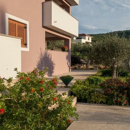 Amaryllis Residence, Diana & Deluxe With Shared Kitchen Veli Losinj
