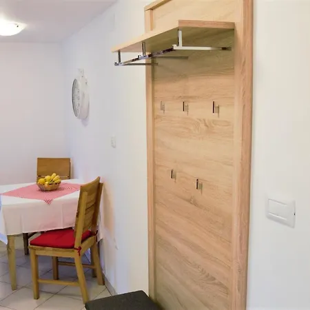 Amaryllis Residence, Diana & Deluxe With Shared Kitchen