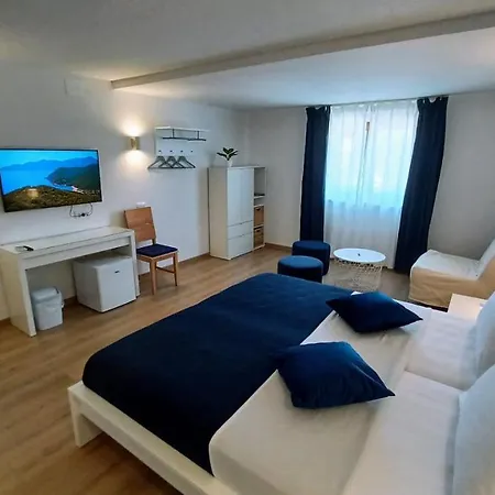 Appartamento Amaryllis Residence, Diana & Deluxe With Shared Kitchen