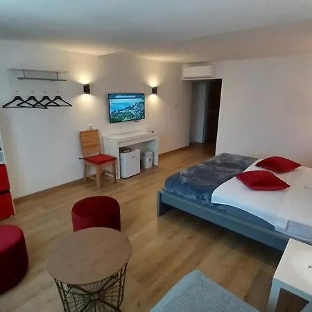 Amaryllis Residence, Diana & Deluxe With Shared Kitchen * Lussingrande