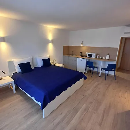 Amaryllis Family Apartment Veli Lošinj