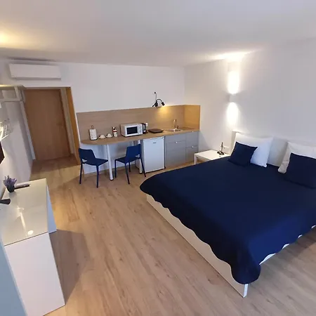 Amaryllis Family Apartment Veli Lošinj
