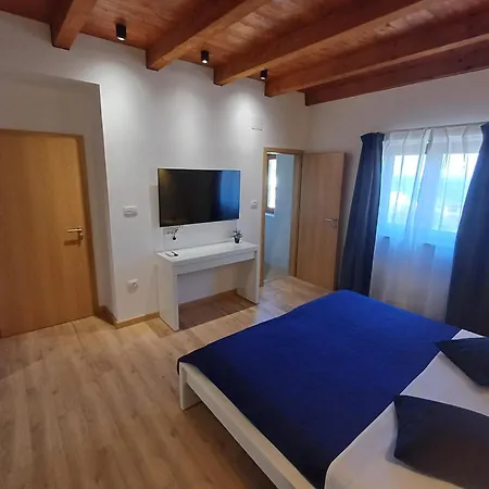 Amaryllis Family Apartment Veli Lošinj