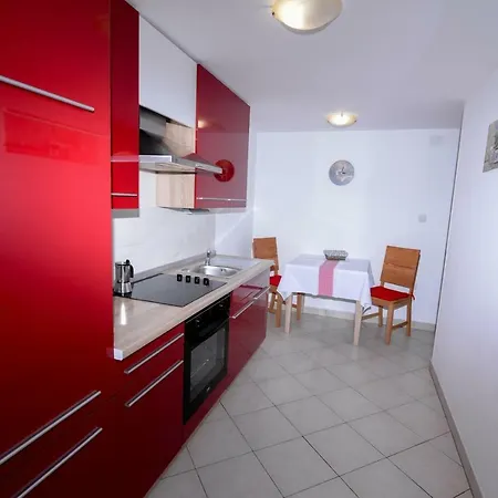 Appartamento Amaryllis Residence, Diana & Deluxe With Shared Kitchen Lussingrande