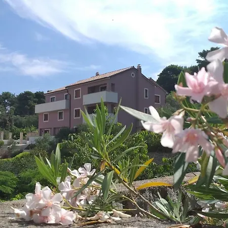 Appartamento Amaryllis Residence, Diana & Deluxe With Shared Kitchen